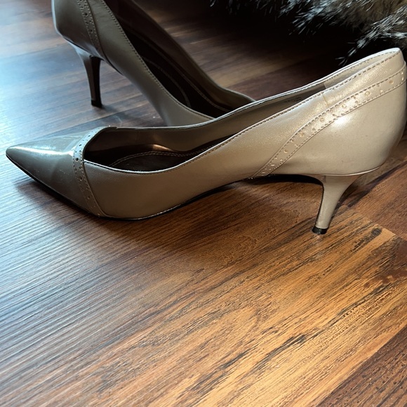 Tahari Womens Size 10 Taupe Heels 👠 - Picture 6 of 14